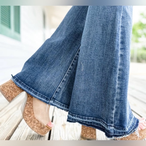 EUC Risen Size 13/31 High Rise Flare Jeans - Picture 2 of 8